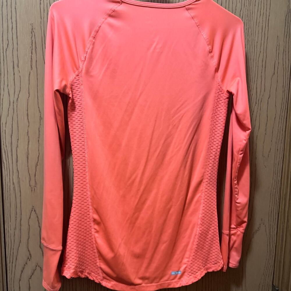 Long sleeve active wear shirt size Small - Picture 5 of 8